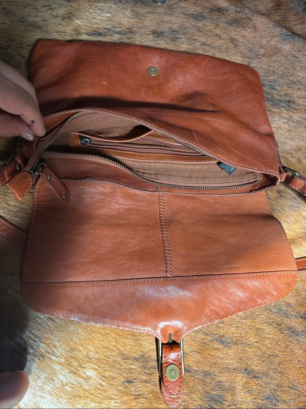 Classic Leather Messenger Bag in Cognac Brown